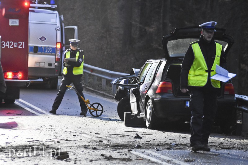 Kierowca golfa zginął na drodze do Tolkmicka zdjęcie nr 146947