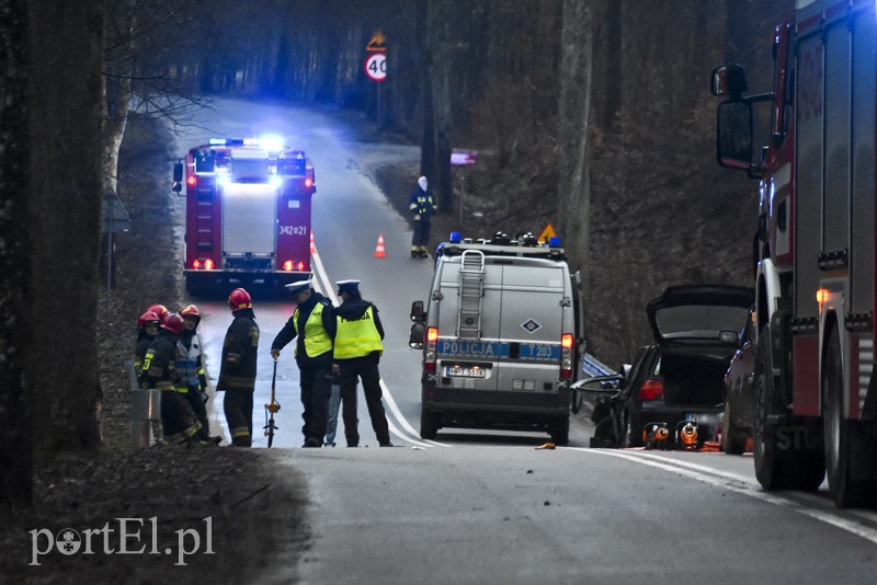 Kierowca golfa zginął na drodze do Tolkmicka zdjęcie nr 146941