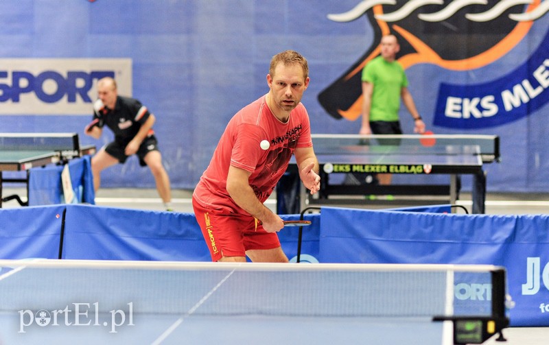 Mundurowi grają w ping- ponga zdjęcie nr 146992