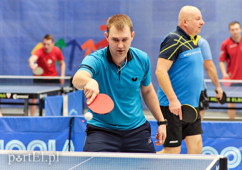 Mundurowi grają w ping- ponga zdjęcie nr 146993