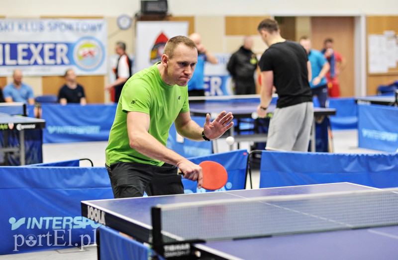 Mundurowi grają w ping- ponga zdjęcie nr 146987