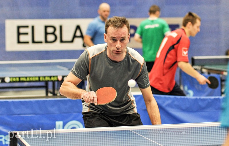 Mundurowi grają w ping- ponga zdjęcie nr 146997