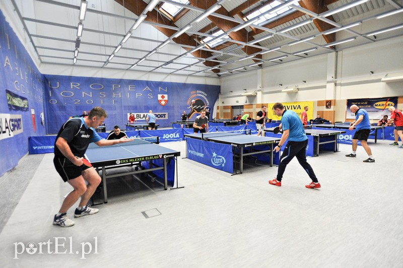 Mundurowi grają w ping- ponga zdjęcie nr 146996