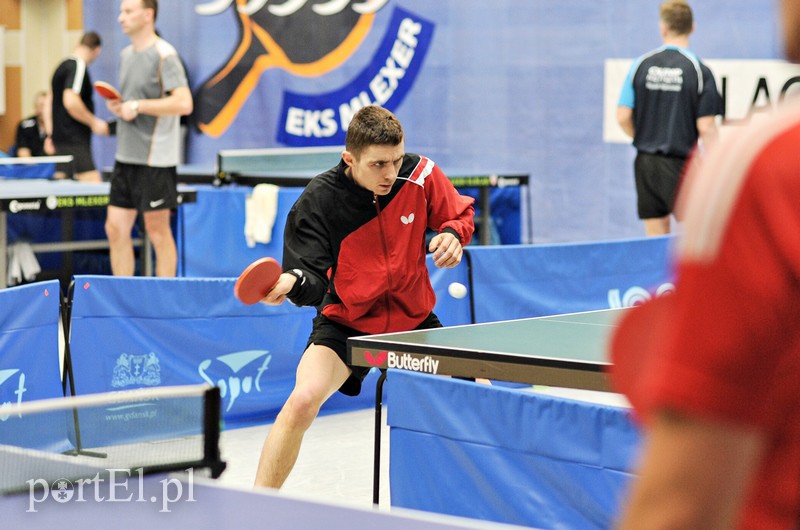 Mundurowi grają w ping- ponga zdjęcie nr 146984