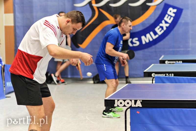 Mundurowi grają w ping- ponga zdjęcie nr 146982