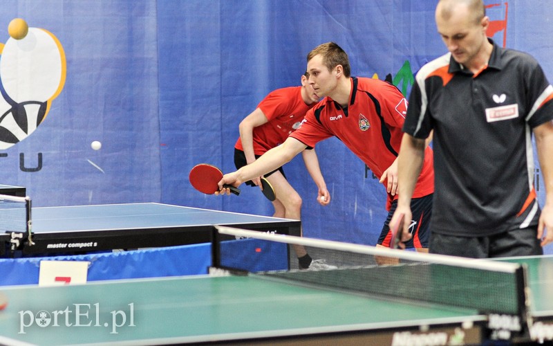 Mundurowi grają w ping- ponga zdjęcie nr 146990