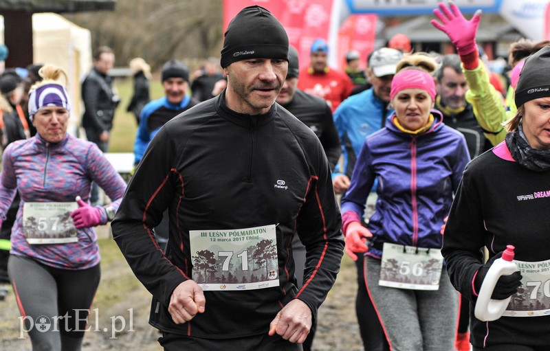 Leśny półmaraton. Tak biegacze uczcili Dzień Kobiet zdjęcie nr 147458