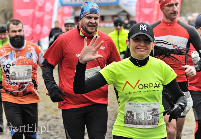 Leśny półmaraton. Tak biegacze uczcili Dzień Kobiet zdjęcie nr 147459