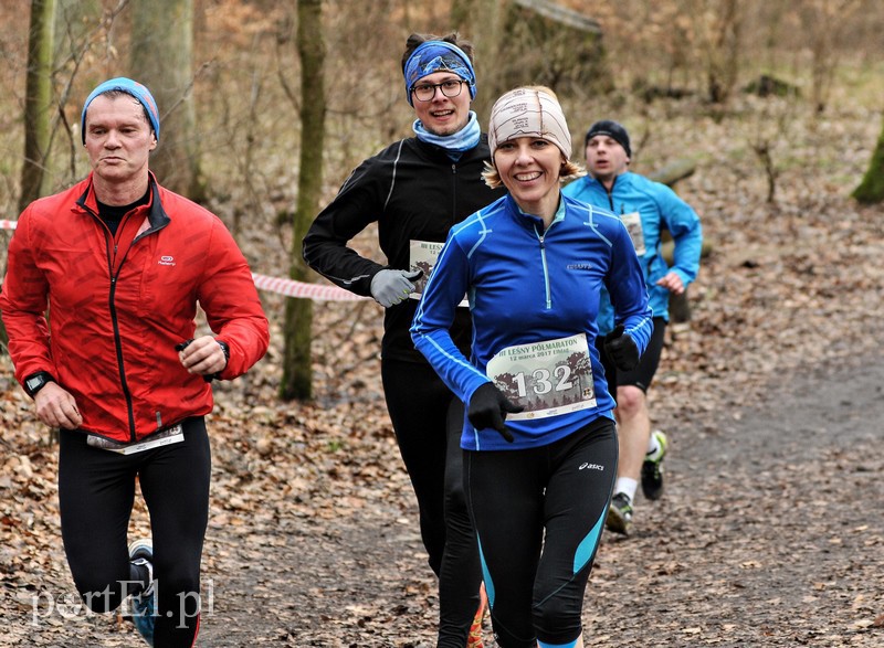 Leśny półmaraton. Tak biegacze uczcili Dzień Kobiet zdjęcie nr 147485