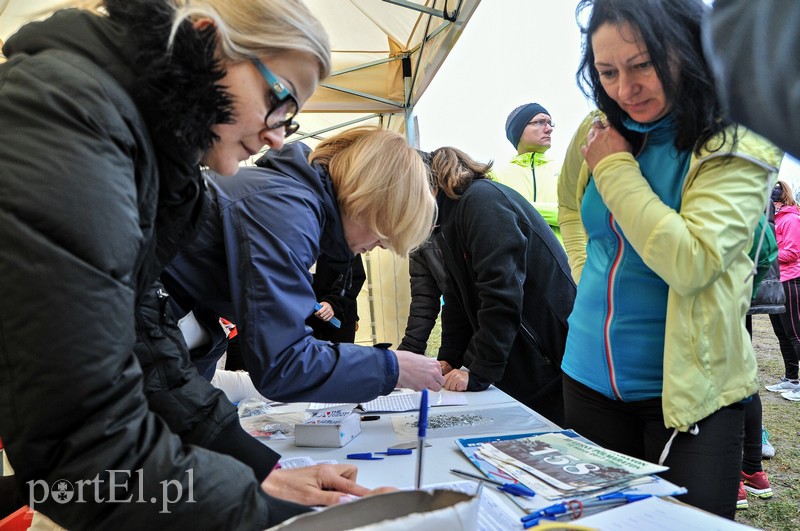Leśny półmaraton. Tak biegacze uczcili Dzień Kobiet zdjęcie nr 147442