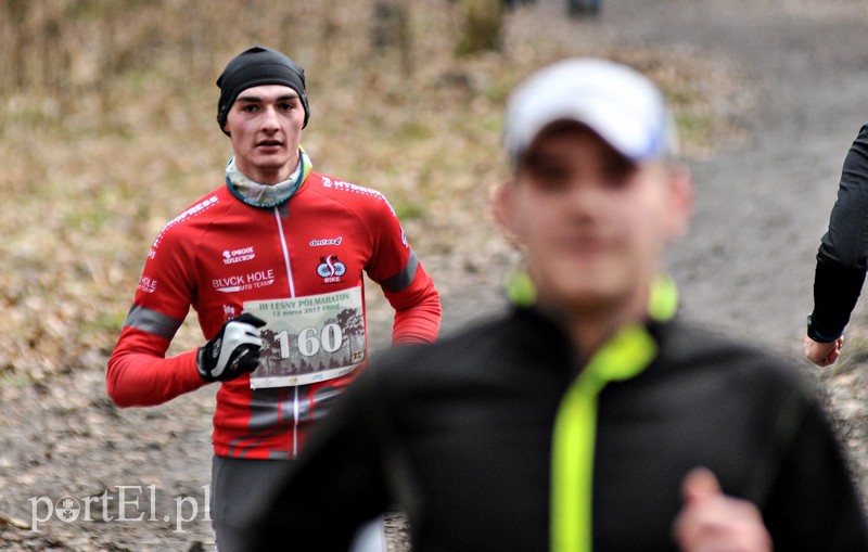 Leśny półmaraton. Tak biegacze uczcili Dzień Kobiet zdjęcie nr 147467