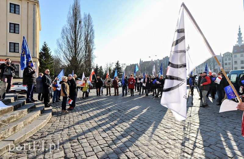 Tusk na fontannie zdjęcie nr 147536