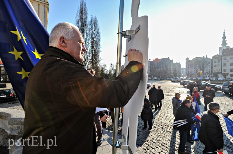 Tusk na fontannie zdjęcie nr 147540