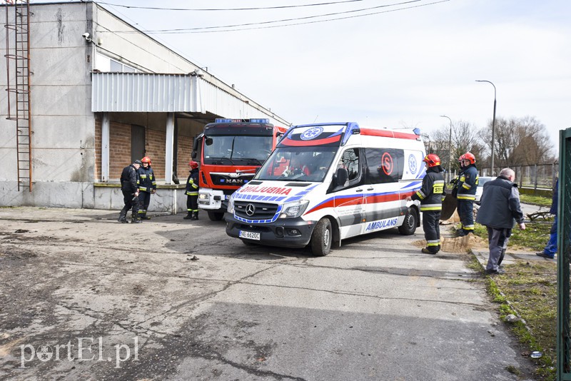 Wypadek na budowie, mężczyzna zasypany w wykopie zdjęcie nr 148189