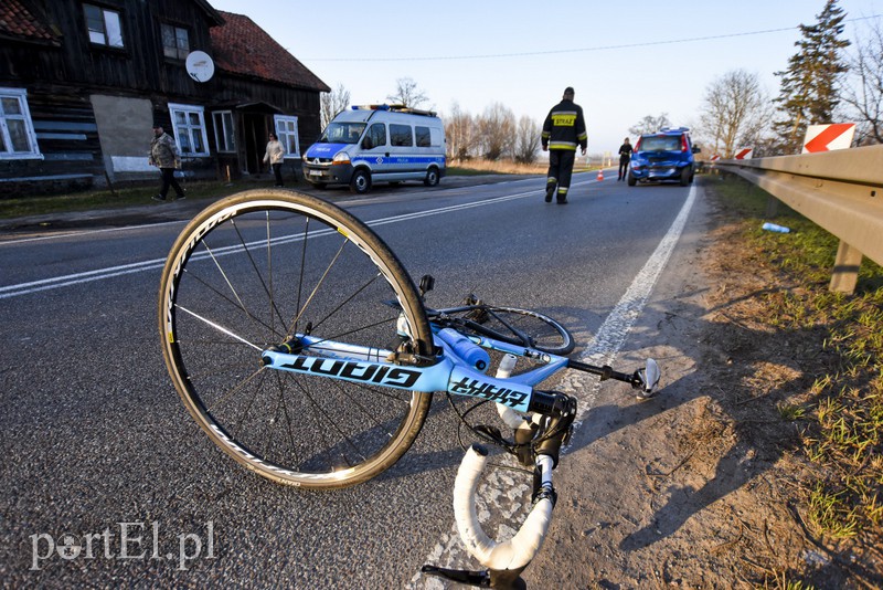 Zderzyły się auta, ucierpiał... rowerzysta zdjęcie nr 148612