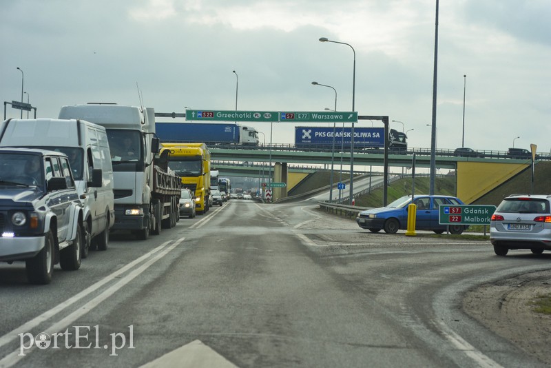 Ciężarówka stanęła w poprzek jezdni (aktualizacja) zdjęcie nr 148724