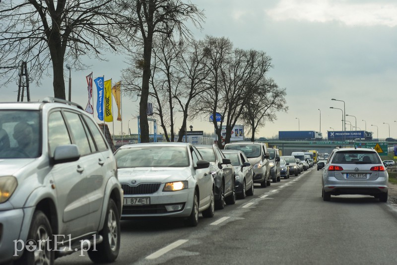 Ciężarówka stanęła w poprzek jezdni (aktualizacja) zdjęcie nr 148723