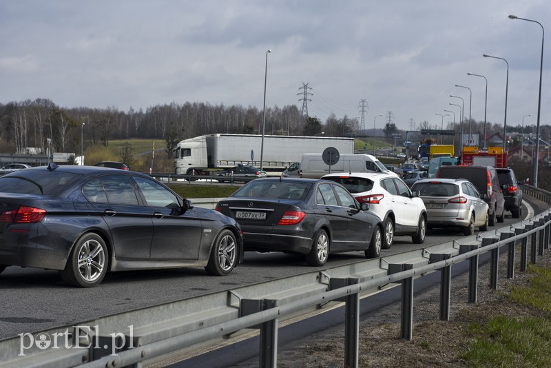 Ciężarówka stanęła w poprzek jezdni (aktualizacja) zdjęcie nr 148734