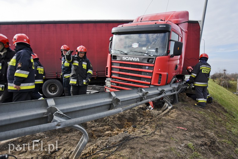Ciężarówka stanęła w poprzek jezdni (aktualizacja) zdjęcie nr 148728