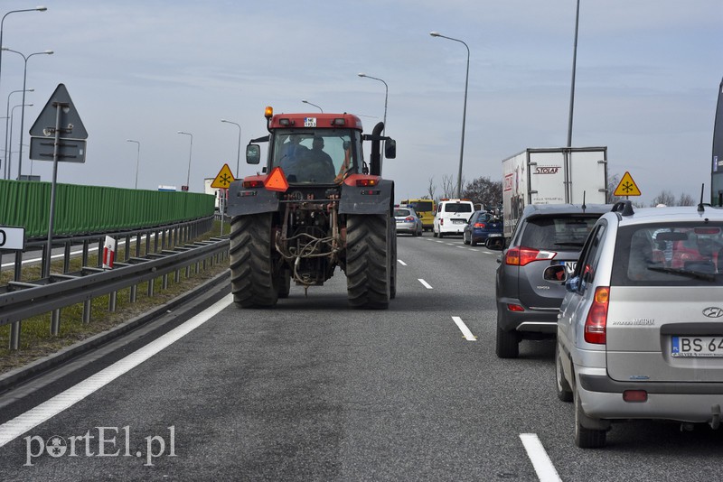 Ciężarówka stanęła w poprzek jezdni (aktualizacja) zdjęcie nr 148736