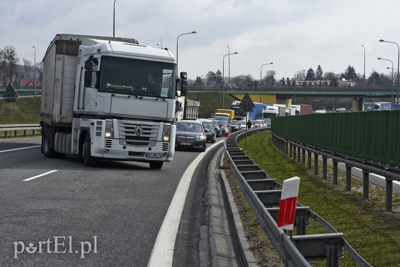 Ciężarówka stanęła w poprzek jezdni (aktualizacja) zdjęcie nr 148735