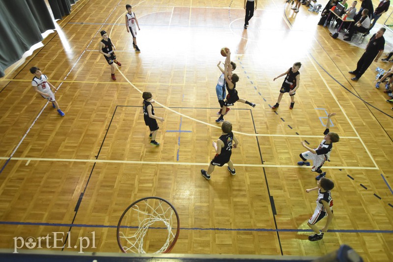 Młodzi koszykarze wyszli na parkiet zdjęcie nr 148787