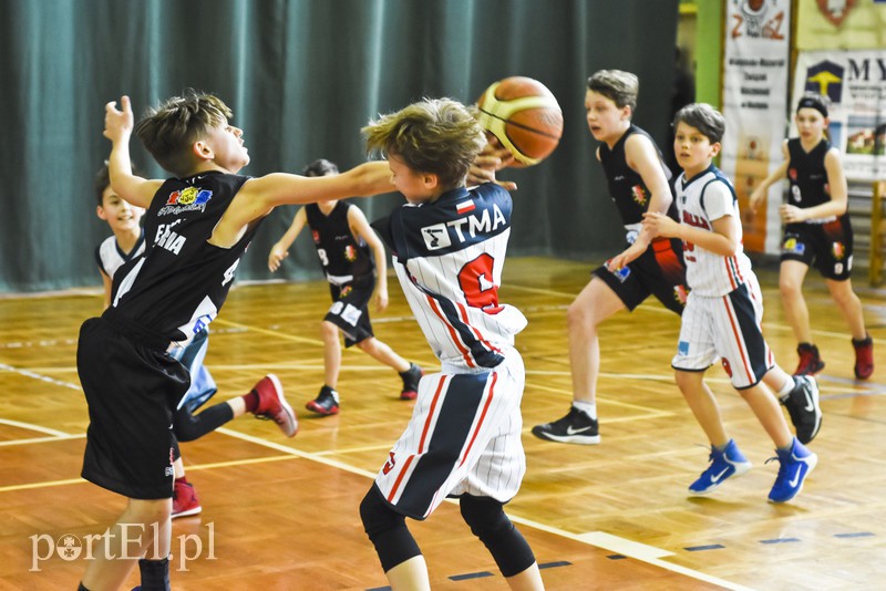 Młodzi koszykarze wyszli na parkiet zdjęcie nr 148779