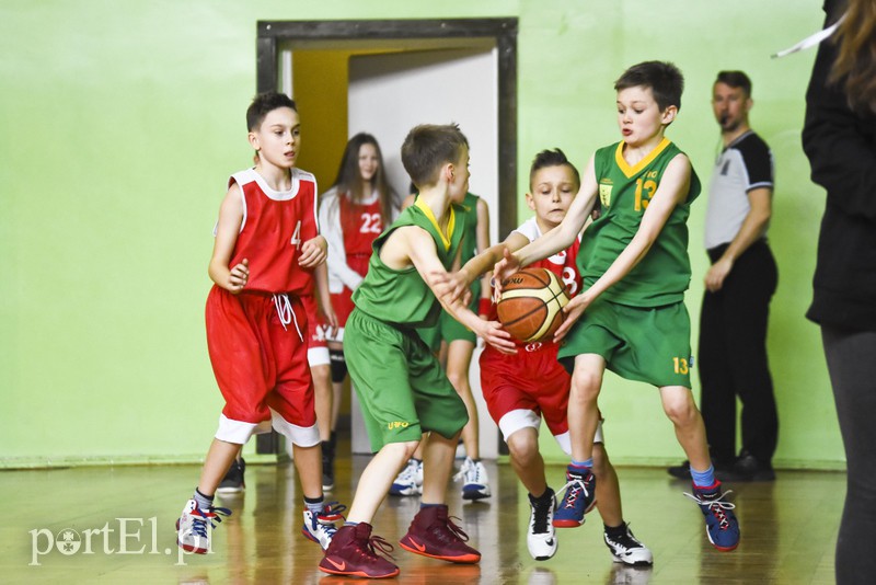 Młodzi koszykarze wyszli na parkiet zdjęcie nr 148769