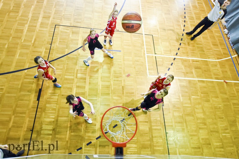 Młodzi koszykarze wyszli na parkiet zdjęcie nr 148761