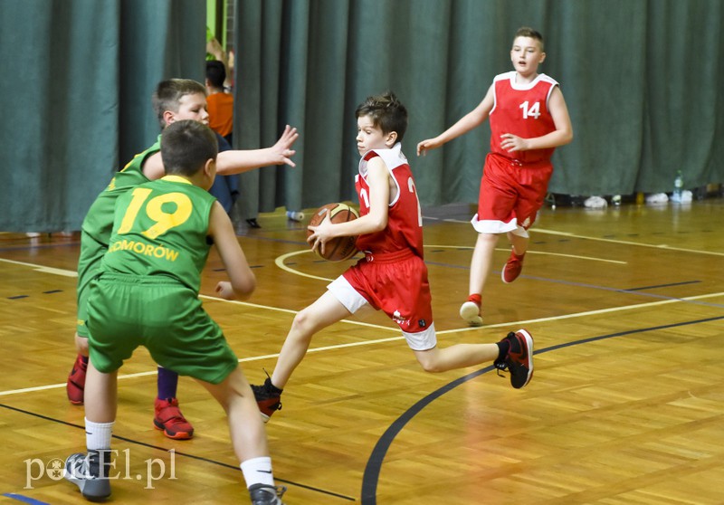 Młodzi koszykarze wyszli na parkiet zdjęcie nr 148773