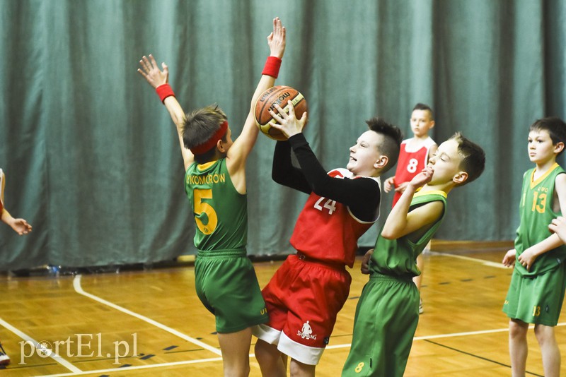 Młodzi koszykarze wyszli na parkiet zdjęcie nr 148763