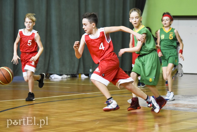 Młodzi koszykarze wyszli na parkiet zdjęcie nr 148770