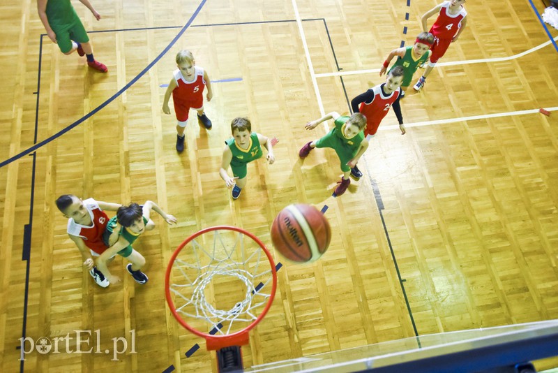 Młodzi koszykarze wyszli na parkiet zdjęcie nr 148786