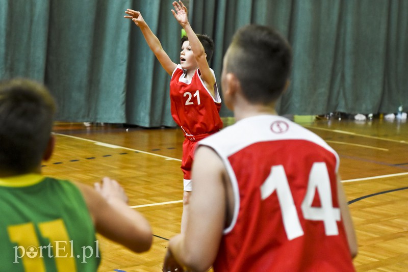 Młodzi koszykarze wyszli na parkiet zdjęcie nr 148774