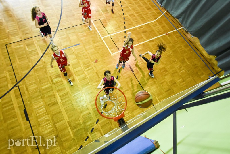 Młodzi koszykarze wyszli na parkiet zdjęcie nr 148762