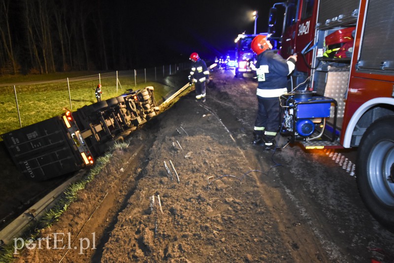 Ciężarówką wpadł do rowu na "berlince" zdjęcie nr 149350