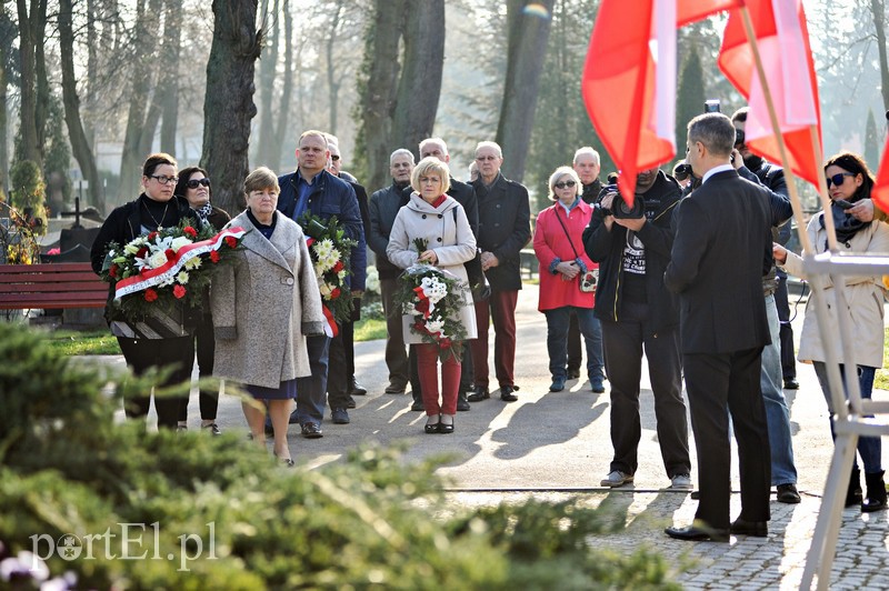 PO składała kwiaty sama zdjęcie nr 149753