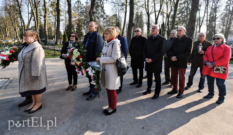 PO składała kwiaty sama zdjęcie nr 149751