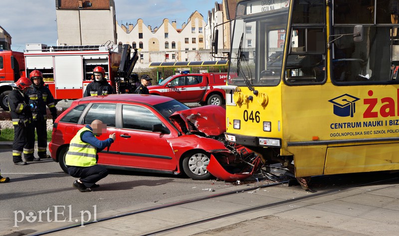 Seatem wjechał pod tramwaj zdjęcie nr 149802