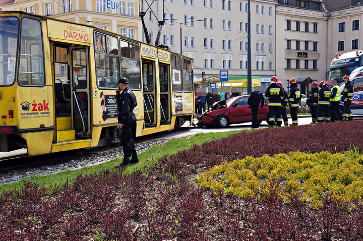 Seatem wjechał pod tramwaj zdjęcie nr 149797
