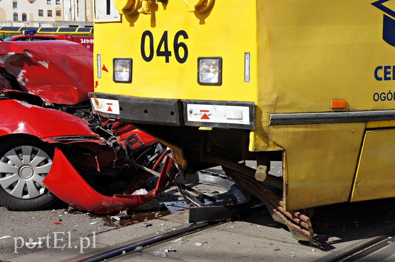 Seatem wjechał pod tramwaj zdjęcie nr 149798