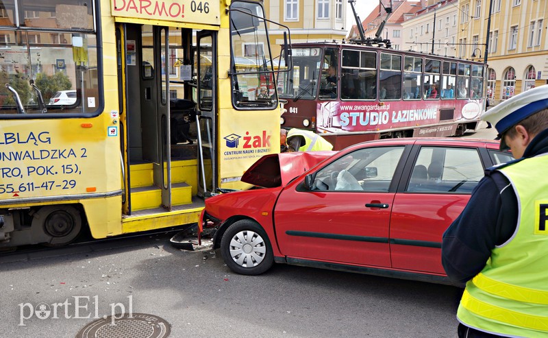 Seatem wjechał pod tramwaj zdjęcie nr 149800