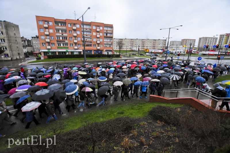 Droga krzyżowa w deszczu zdjęcie nr 149974