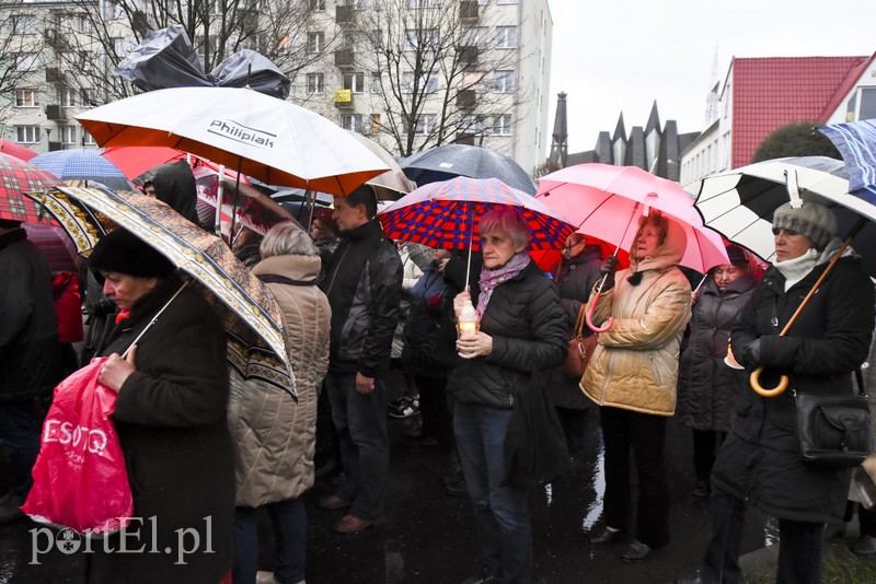 Droga krzyżowa w deszczu zdjęcie nr 149964