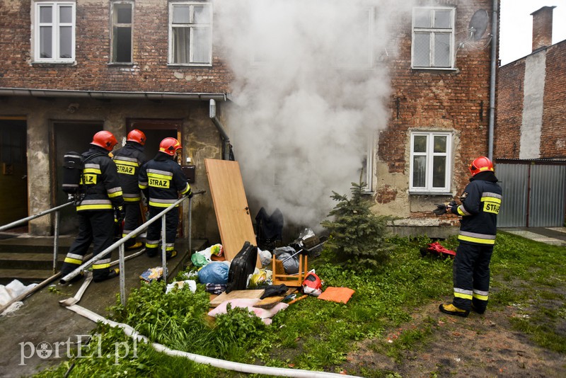 Pożar na Stefczyka, jedna osoba poszkodowana zdjęcie nr 151418