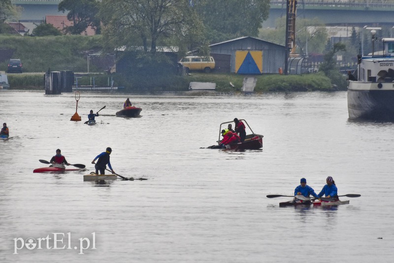 Strażacy wyłowili z rzeki ciało mężczyzny zdjęcie nr 151444