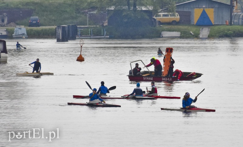 Strażacy wyłowili z rzeki ciało mężczyzny zdjęcie nr 151442