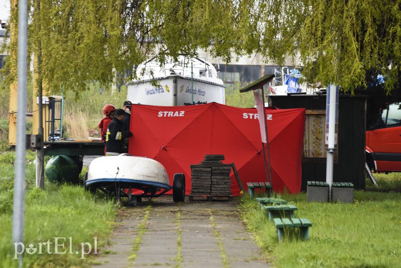 Strażacy wyłowili z rzeki ciało mężczyzny zdjęcie nr 151451