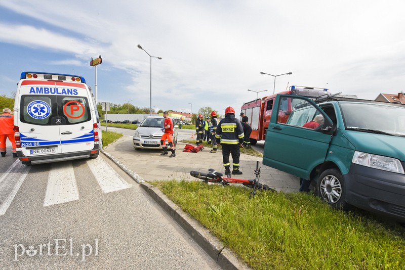 Rowerzysta potrącony na skrzyżowaniu ul. Łęczyckiej i Rawskiej zdjęcie nr 151929