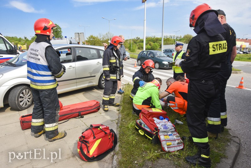 Rowerzysta potrącony na skrzyżowaniu ul. Łęczyckiej i Rawskiej zdjęcie nr 151928